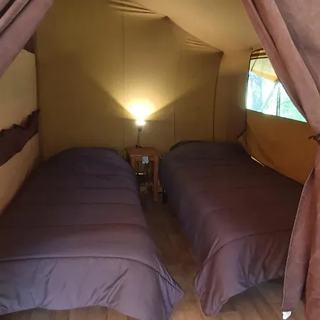 Luxury tent Tente Safari Au Pont Du Gard
