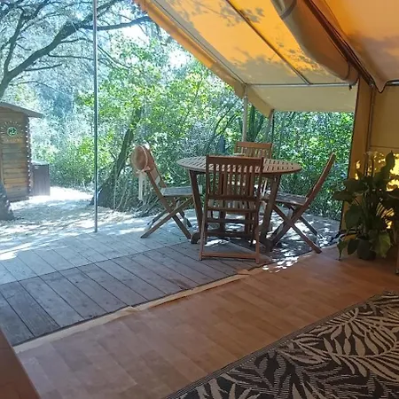 Tente Safari Au Pont Du Gard Luxury tent *