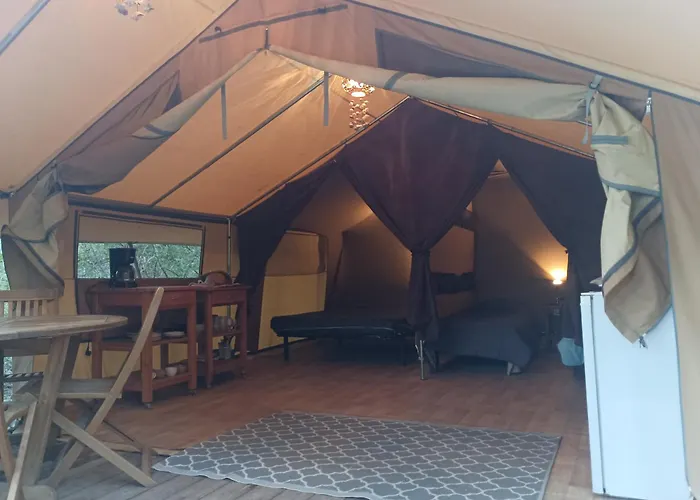 Tente Safari Au Pont Du Gard Luxury tent *