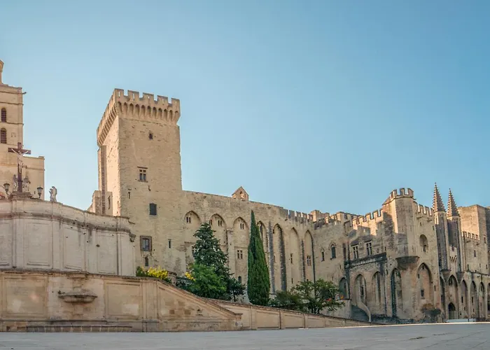 Luxury tent Tente Safari Au Pont Du Gard Vers Pont du Gard