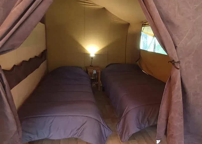Luxury tent Tente Safari Au Pont Du Gard
