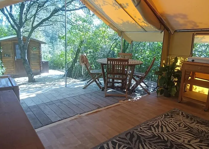 Tente Safari Au Pont Du Gard Luxury tent *